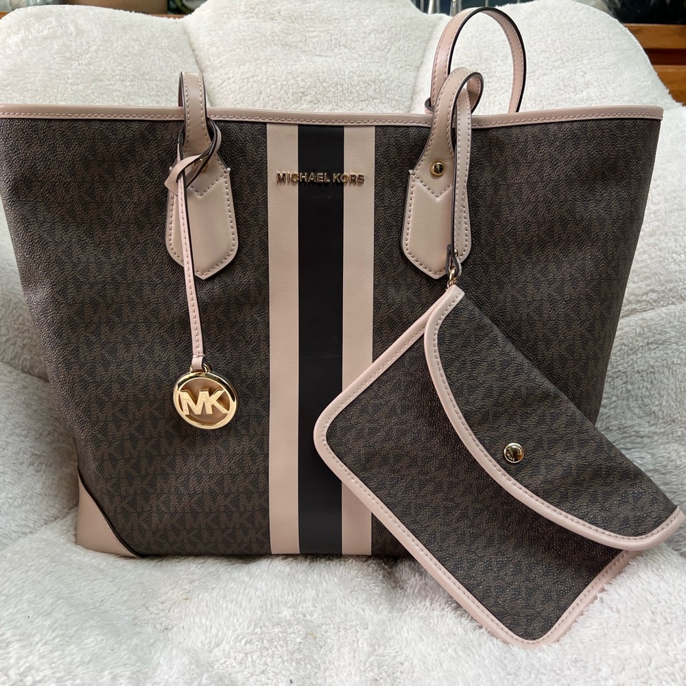 Michael kors Eva tote NWOT